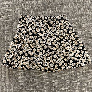 Brandy Melville daisy skirt size small
